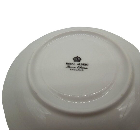 ROYAL ALBERT Floral Teacup & Saucer Set Bone China Gold Trim England Vintage - Picture 10 of 10